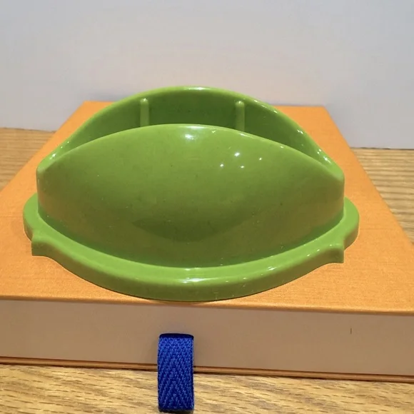 Vintage Schwartz Bros plastic Green soap dish with White Floral Design MCM - Picture 9 of 11